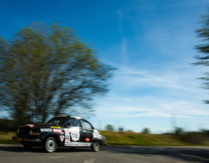 Paweł Hoffman i Marcin Barłoga (Saab 96 V4 Rally) nie mieli do tej pory szczęścia w Rajdzie Świdnickim-Krause. Czy w tym roku dotrą do mety tych zawodów (fot. Grzegorz Rybarski)