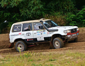 7_TOYOTA_TEAM_CLASSIC_Land_Cruiser_HDJ80